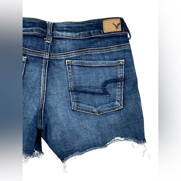 American Eagle Denim Shorts Women Size 8 Super Stretch Raw Hem Blue Distressed - Picture 7 of 10